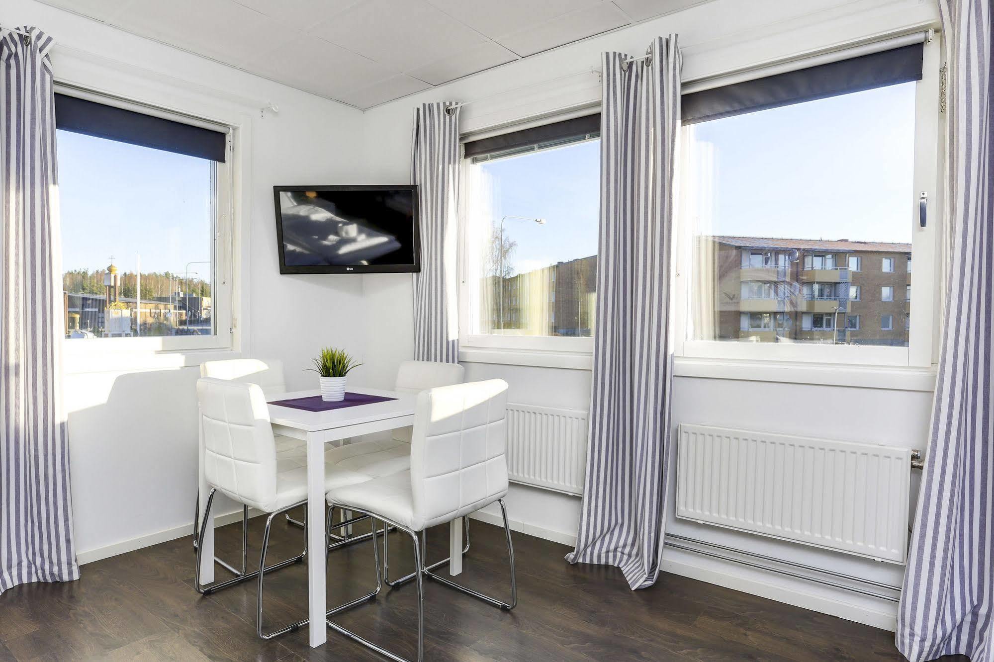 Hotel Vindeus Södertälje Buitenkant foto